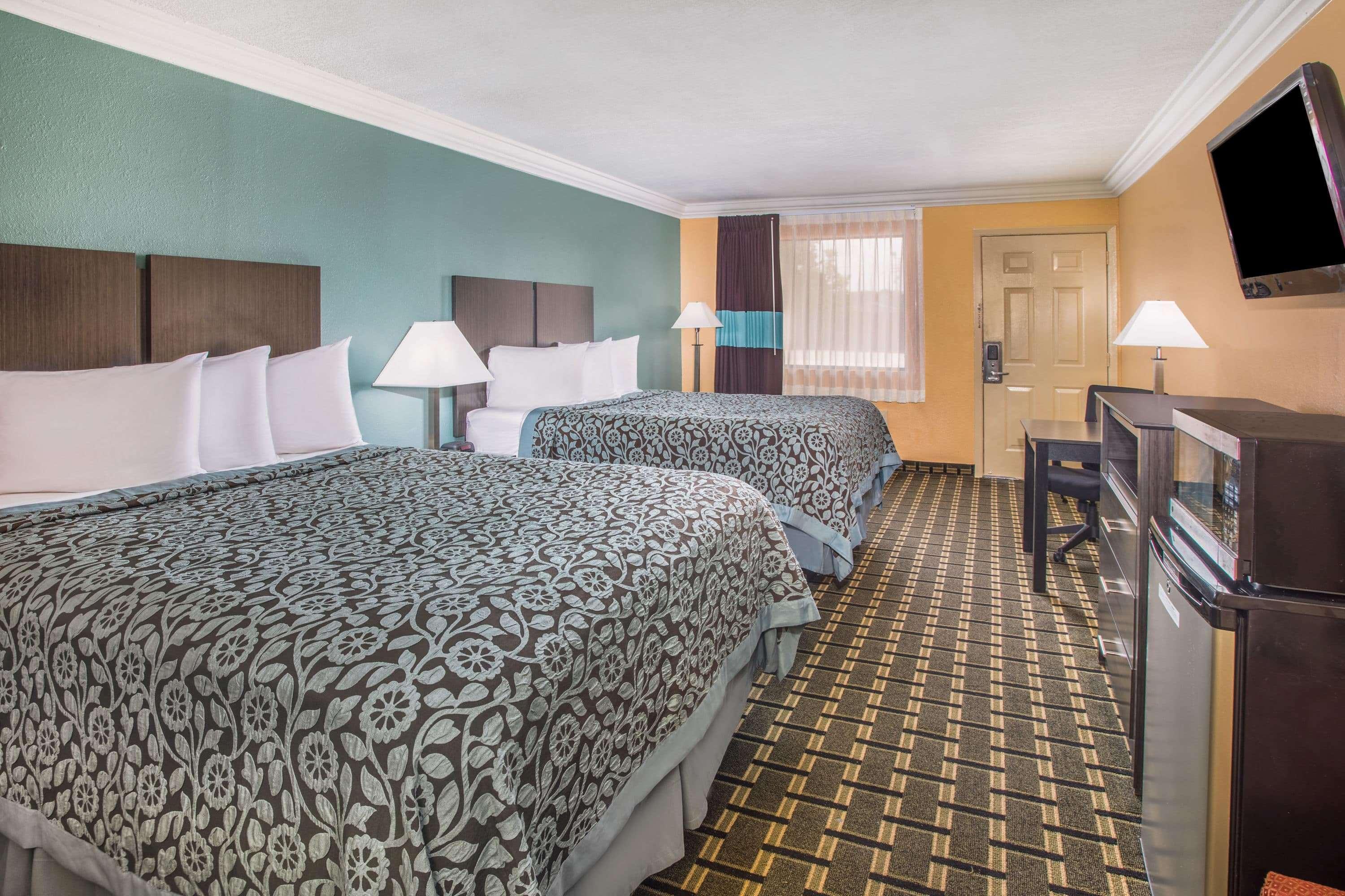 Days Inn By Wyndham Crowley Экстерьер фото