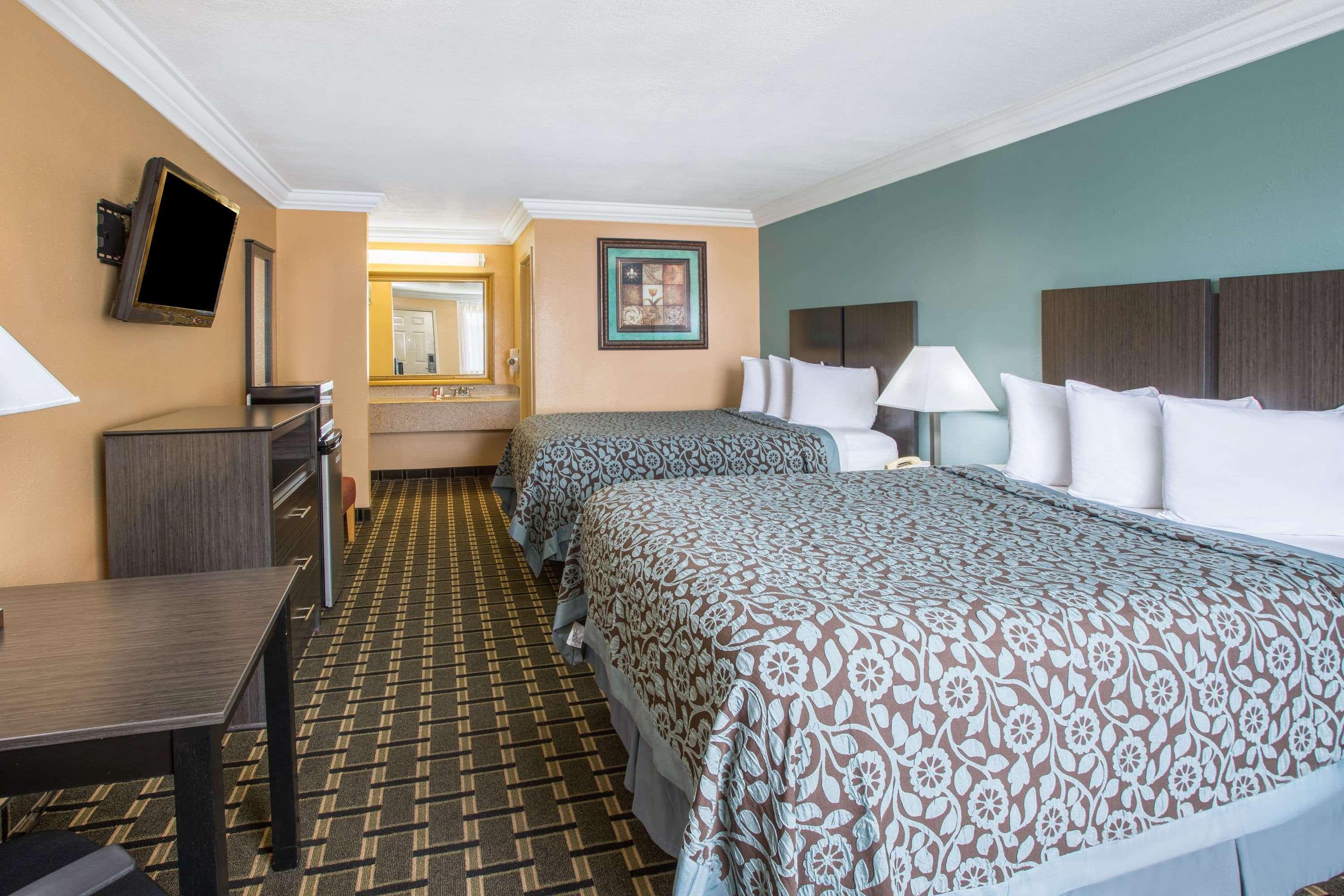 Days Inn By Wyndham Crowley Экстерьер фото