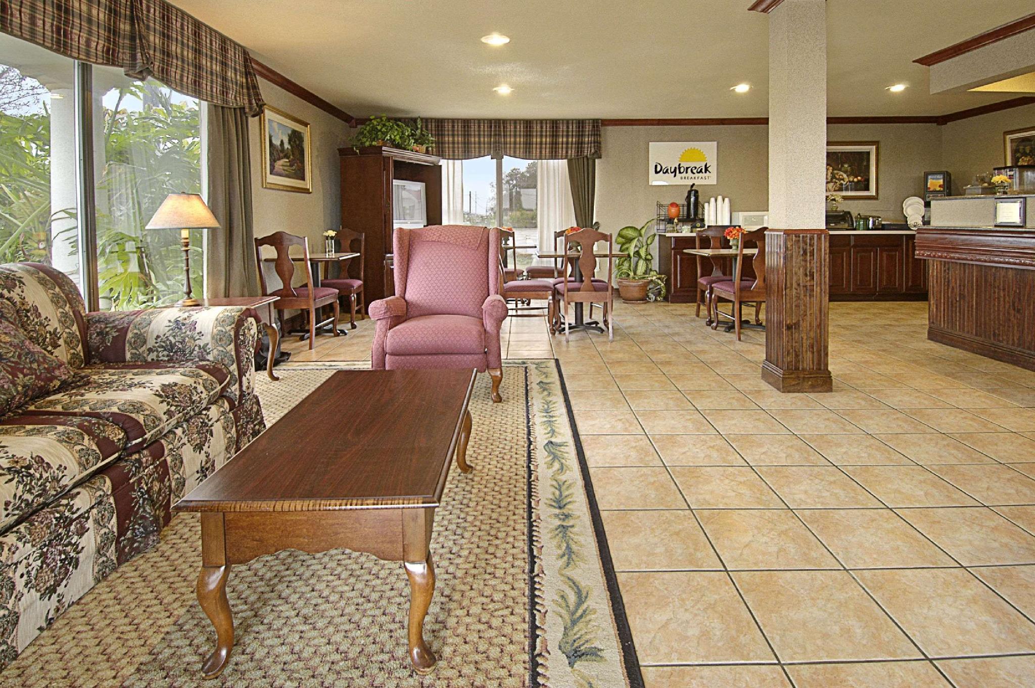 Days Inn By Wyndham Crowley Интерьер фото