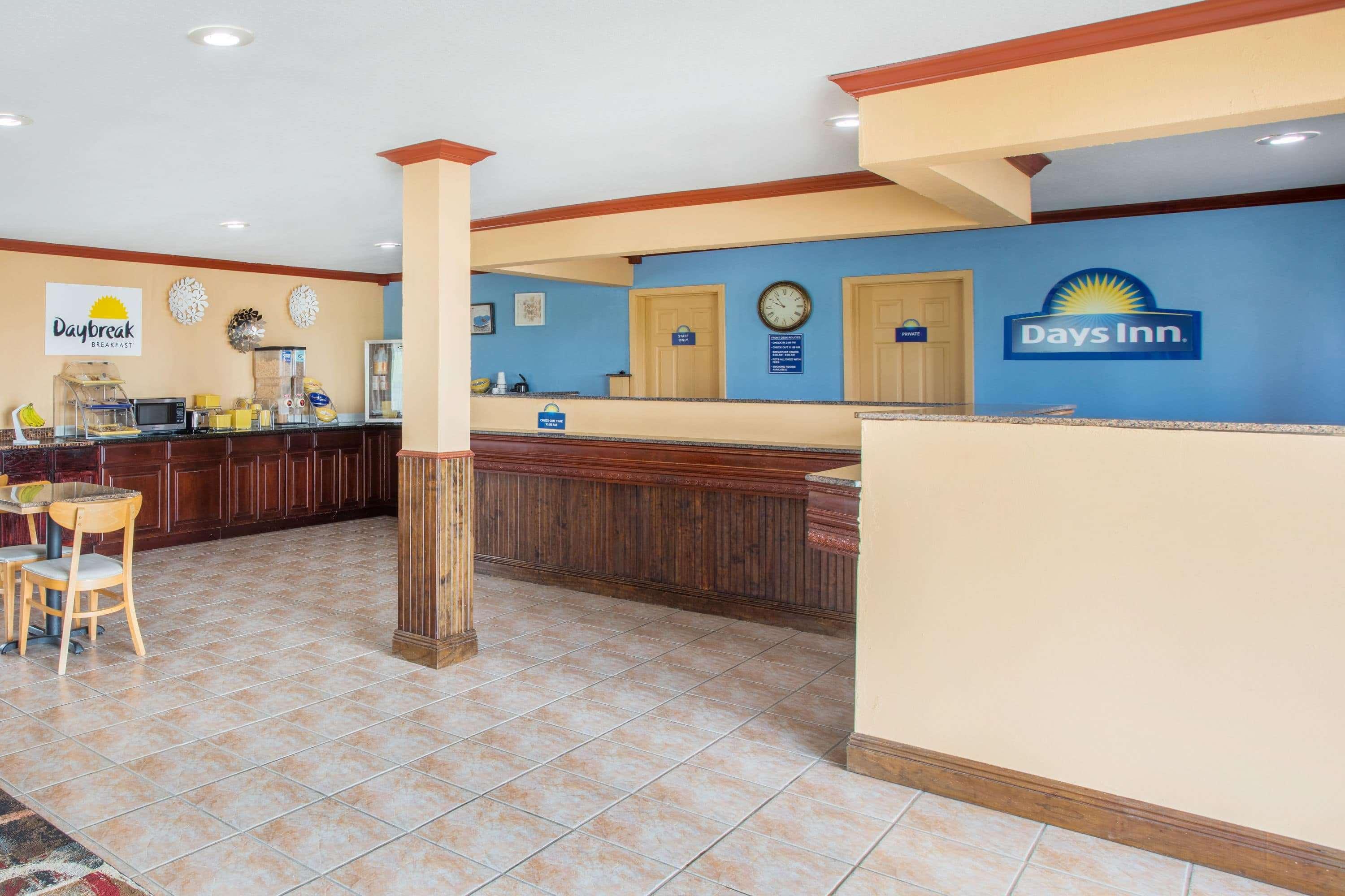 Days Inn By Wyndham Crowley Экстерьер фото