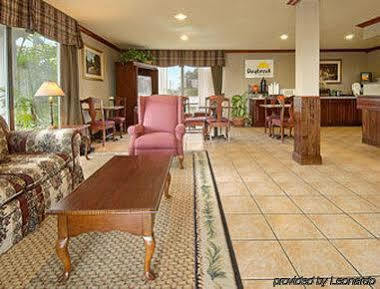 Days Inn By Wyndham Crowley Экстерьер фото